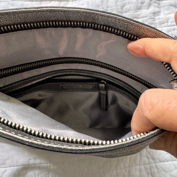 KENNETH COLE NEW YORK- GENUINE LEATHER WRISTLET/CLUTCH SILVER - Picture 7 of 13